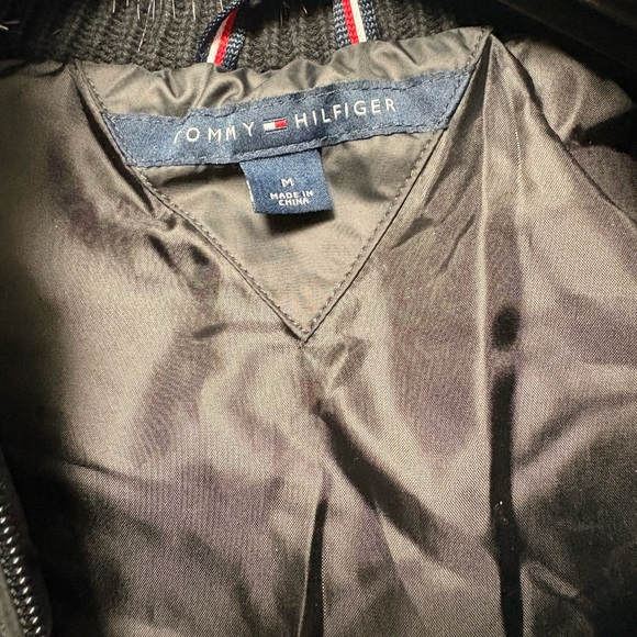 Tommy Hilfiger Black Puffer Jacket with detachable Faux Fur Hood - Picture 6 of 8